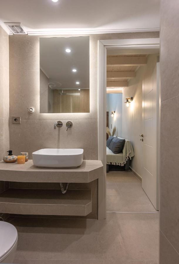 Apollo Luxury Suites プレベザ エクステリア 写真