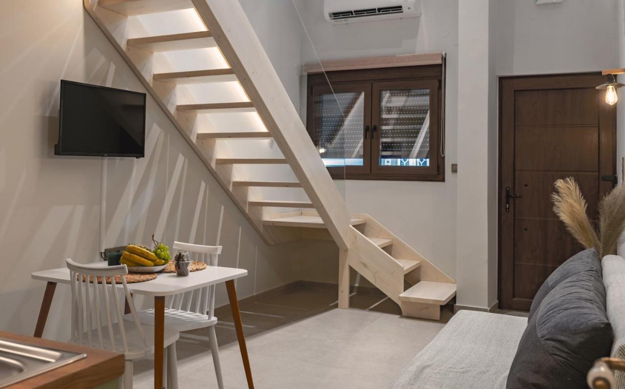 Apollo Luxury Suites プレベザ エクステリア 写真