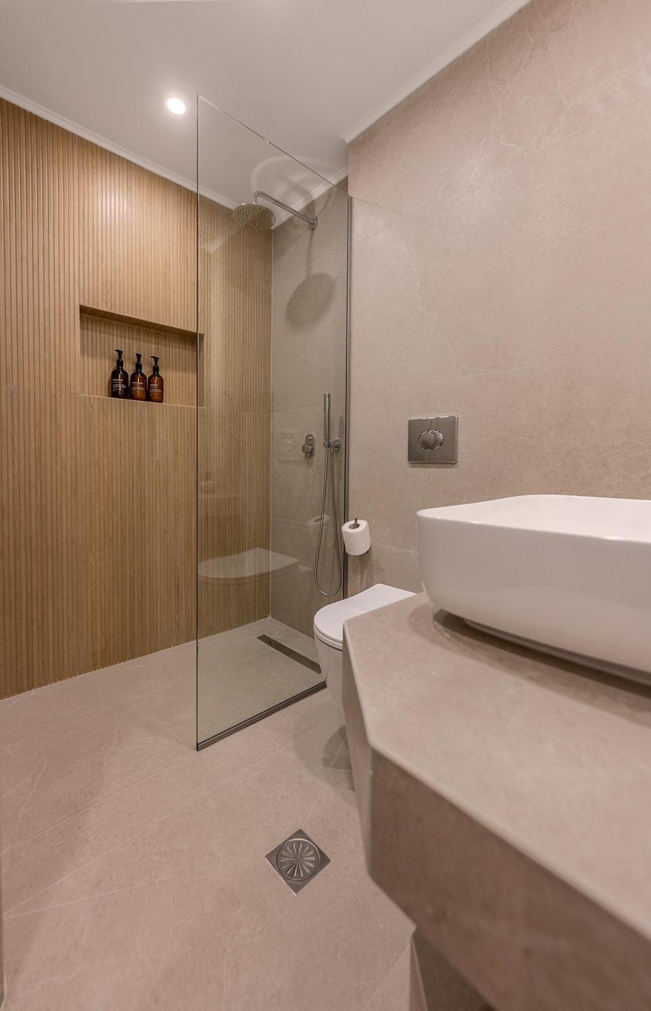 Apollo Luxury Suites プレベザ エクステリア 写真